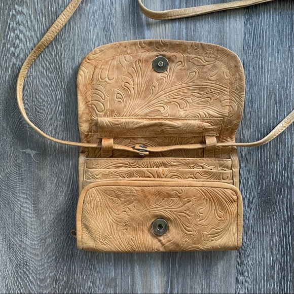 Vintage genuine cowhide leather crossbody bag/wallet - Picture 3 of 12